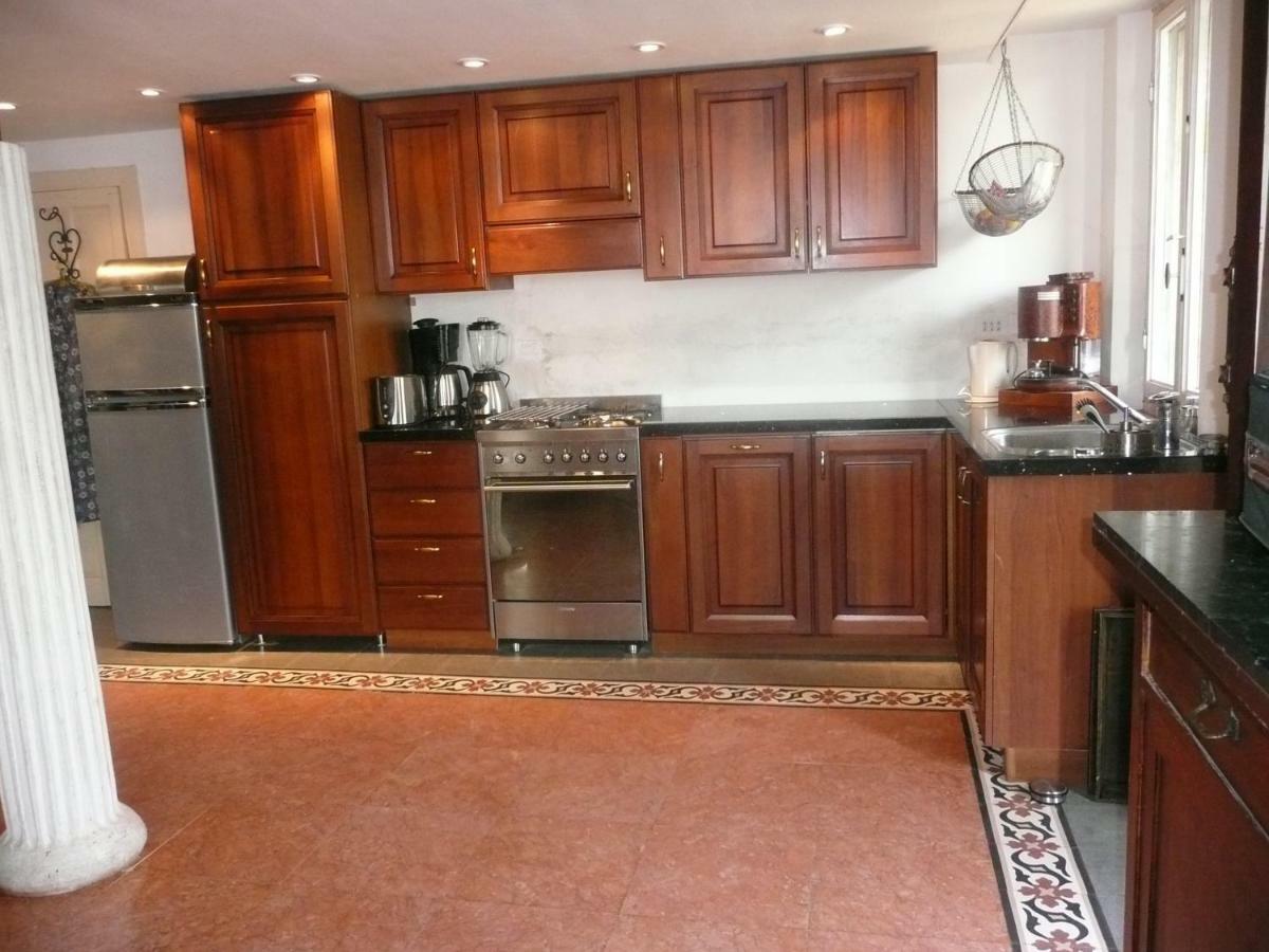 Budget Romance Tower Studio Apartment Lari Exterior foto