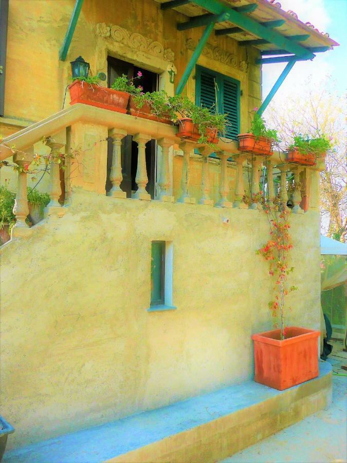 Budget Romance Tower Studio Apartment Lari Exterior foto